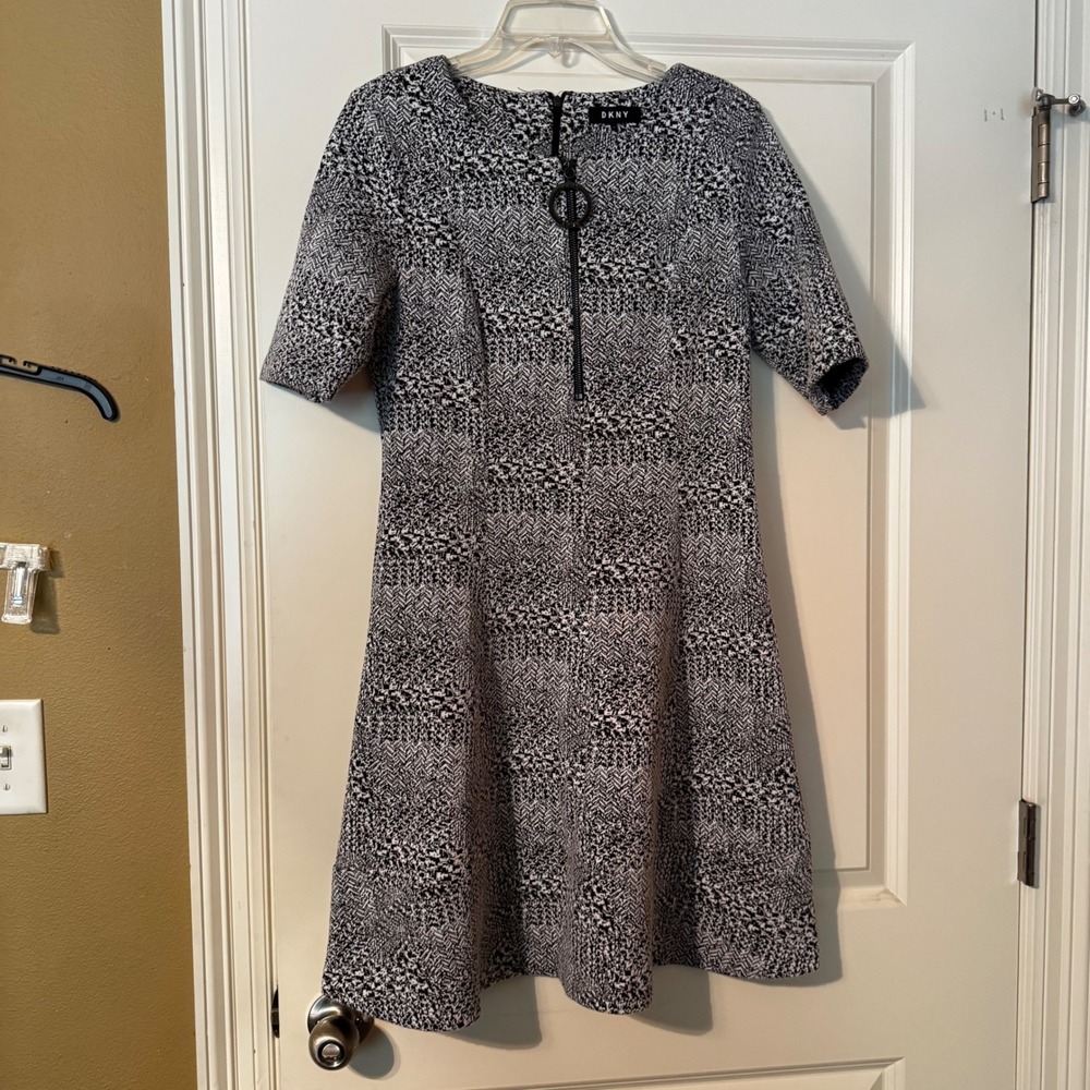 DKNY Black White Fit & Flare Dress S 10 Zip Ring Pull Textured Knit Midi Office - Picture 2 of 9
